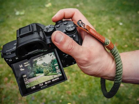 camera with flip screen for vlogging